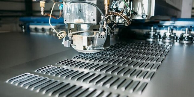 Công nghệ gia công kim loại tấm - máy đột dập CNC