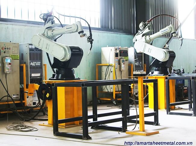 hệ thống robot hàn tại xưởng sản xuất Smartsheetmetal