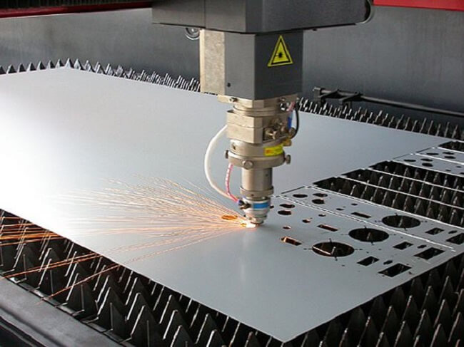 Máy cắt laser chuyên dụng trong gia công kim loại tấm