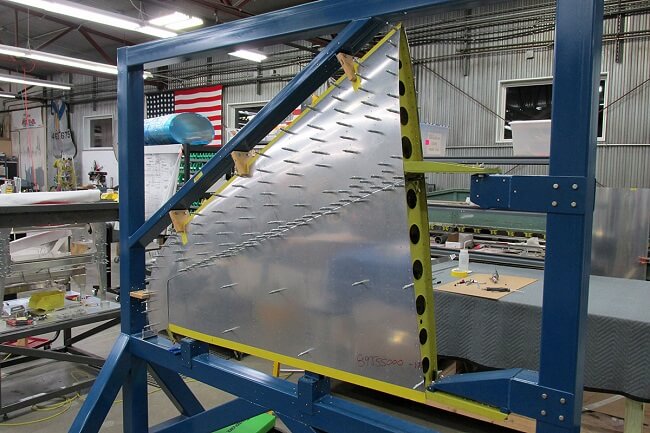 Nhà máy lắp ráp các bộ phận của máy bay 